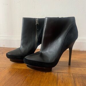 BADGLEY MISCHKA Platform Black Suede & Leather Stiletto Heeled Boots Booties 8M